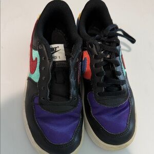 Nike Kids Low-Top Sneakers in Black, Purple, Teal, Red, Orange